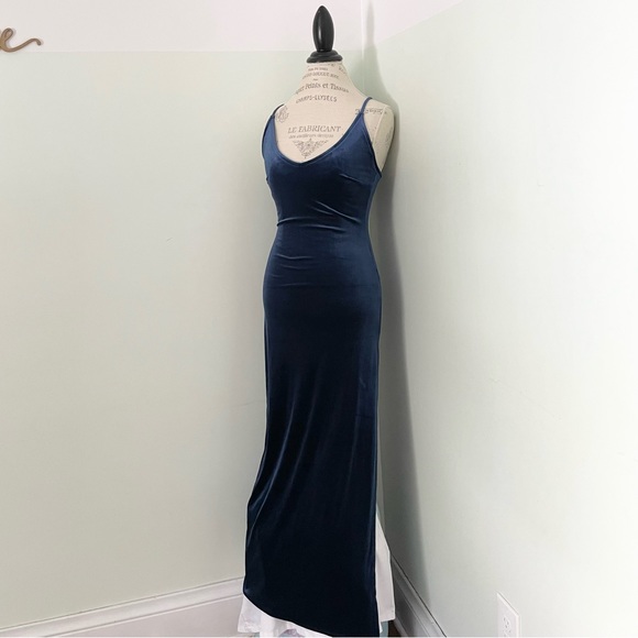 Midnight blue velvet formal dress gown with strappy back and high slit - Picture 15 of 16